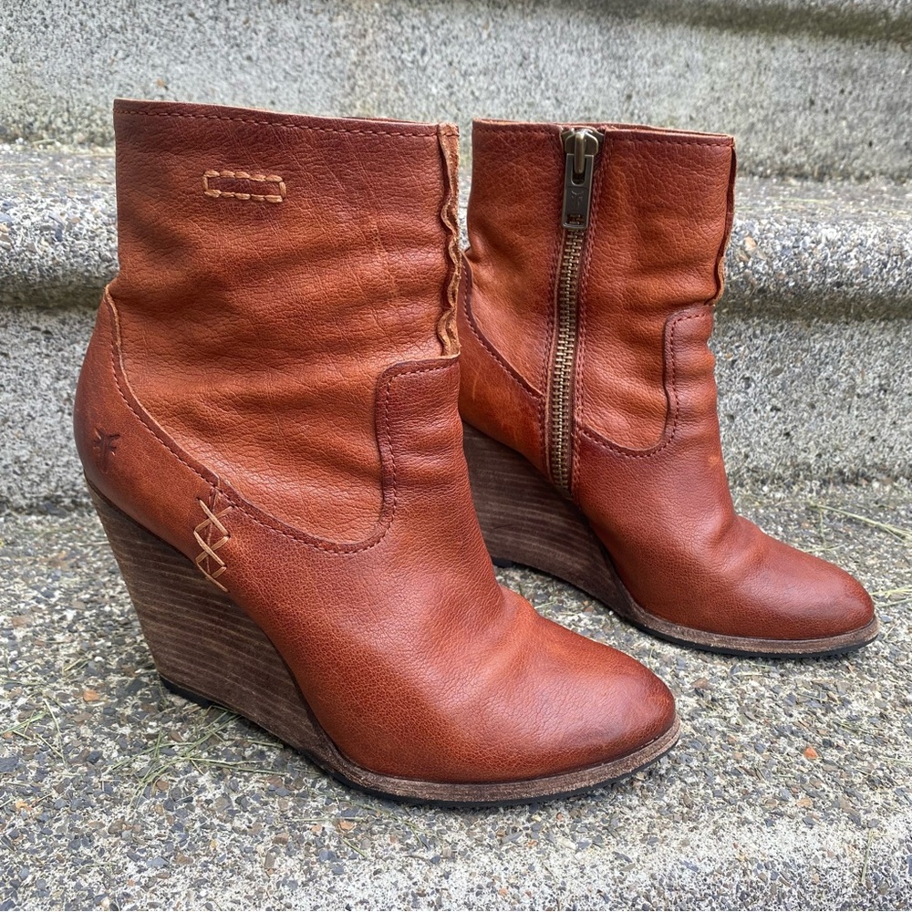 Frye Regina Brown Cognac Leather Wedge Ankle Boot Size 8
